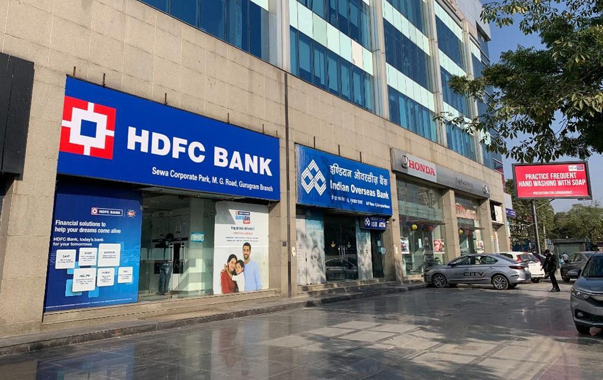 Ground-floor retail/banking frontage (HDFC Bank branch)