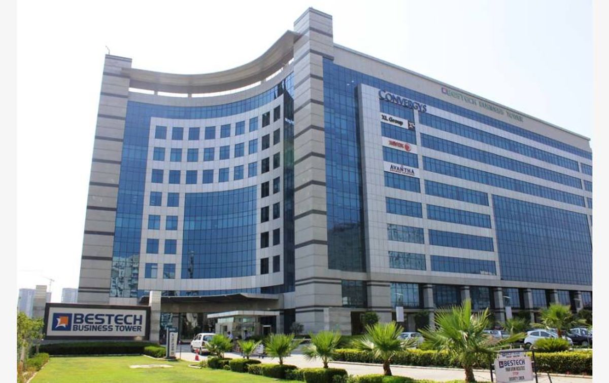 Wide exterior view showing tenant name boards (Convergys, XL Group, Xerox, Avantha)